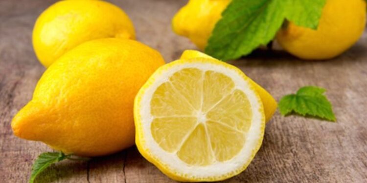 Alldaynews.gr Τι θα συμβεί αν αφήσετε ένα λεμόνι δίπλα στο κρεβάτι σας. Θα εκπλαγείτε