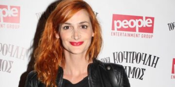 Πάγωσαν οι θεατές: Αυτοπυροβολήθηκε στην σκηνή η Μαρία Κωνσταντάκη