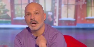 Alldaynews.gr Νίκος Μουτσινάς: Το τηλεφώνημα που τον άφησε με το στόμα ανοιχτό (video)