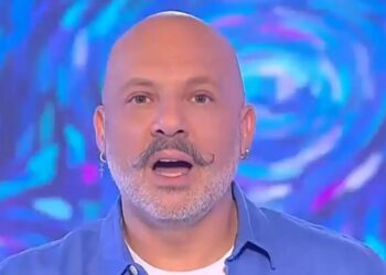Νίκος Μουτσινάς: Τα έχασε με την Κατερίνα Καινούργιου – «Έλα … στον τόπο σου»