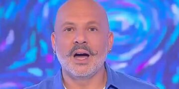 Alldaynews.gr Νίκος Μουτσινάς: Τα έχασε με την Κατερίνα Καινούργιου – «Έλα … στον τόπο σου»
