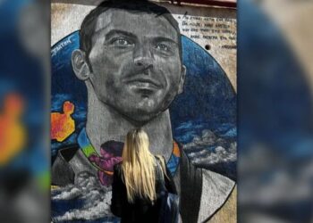 Ανατριχιαστικό! Η Δώρα Τσαμπάζη φωτογραφίζεται σε γκράφιτι για τον Αλέξανδρο Νικολαΐδη