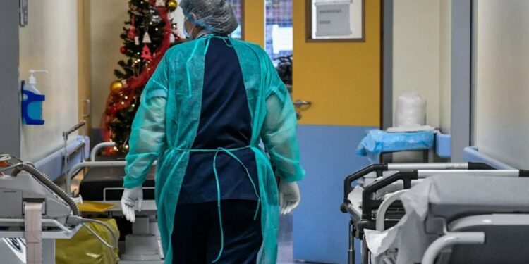 Alldaynews.gr Πλεύρης: Από 1η Ιανουαρίου και με αυστηρό πρωτόκολλο θα επιστρέψουν στο ΕΣΥ οι ανεμβολιαστοί υγειονομικοί