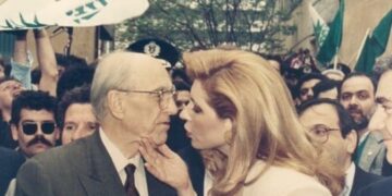 Alldaynews.gr Αιμιλία Νίμπλουμ: Έτσι είναι σήμερα η εξώγαμη κόρη του Ανδρέα Παπανδρέου – Τα «καρφιά» της Δήμητρας Λιάνη και ο ρόλος της στη διαθήκη του