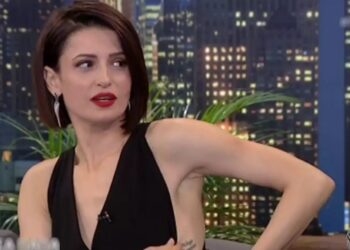 Χρύσα Παπά: «Από post it στα ψυγεία μου έγινε τατουάζ πάνω μου εδώ και δέκα χρόνια»