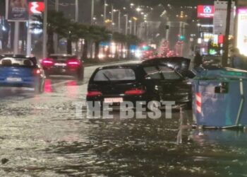 «Ποτάμια» οι δρόμοι στη Πάτρα: Δεκάδες κλήσεις στην Πυροσβεστική (video)