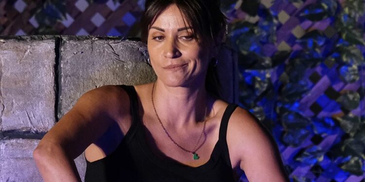 Alldaynews.gr Σοφία Παυλίδου – Σοκάρει η κατάθεσή της για τον Μάνο Παπαγιάννη: Όσο ήμουν πεσμένη κάτω μου φώναζε «θα σε γα… παλ…»