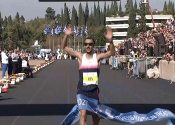 Μαραθώνιος Αθήνας 2022: Συγκλονιστικό φινάλε – Νικητής με ανατροπή στο τελευταίο χιλιόμετρο ο Πιτσώλης (video)