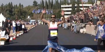 Alldaynews.gr Μαραθώνιος Αθήνας 2022: Συγκλονιστικό φινάλε – Νικητής με ανατροπή στο τελευταίο χιλιόμετρο ο Πιτσώλης (video)