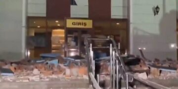 Alldaynews.gr Βίντεο από την στιγμή του σεισμού στην Τουρκία – 48 τραυματίες και ζημιές σε κτίρια