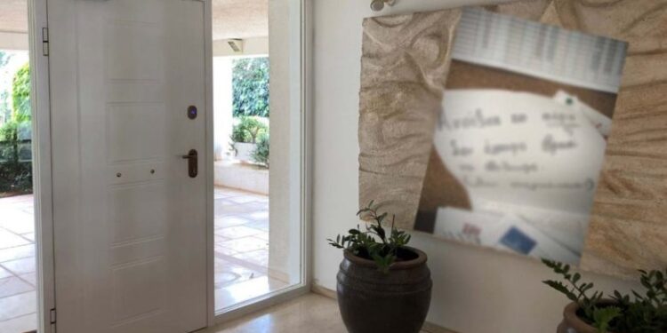 Alldaynews.gr Viral σημείωμα σε πολυκατοικία της Λάρισας για το αέριο και το… β@@κί (φωτο)