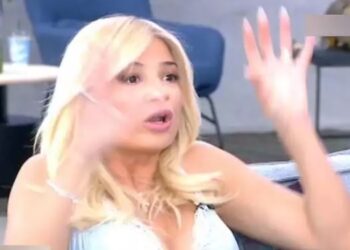 Σε απόγνωση η Φαίη Σκορδά στον αέρα: “Μπορείτε να μη βρίζετε σε αυτή την εκπομπή παρακαλώ πάρα πολύ;” (video)