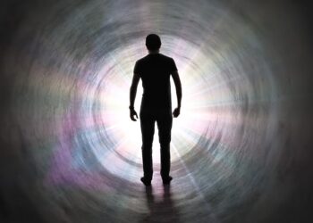 «Ένα πνεύμα με έφερε πίσω στη ζωή από μία σκουληκότρυπα» – Γιατρός περιγράφει πως βίωσε την μεταθανάτια εμπειρία