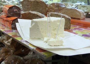 Ψωμί & τυρί από… χρυσάφι – Στο κυνήγι προσφορών οι καταναλωτές