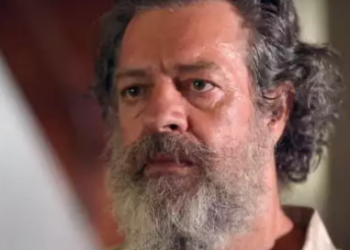 Γιάννης Τσορτέκης: Ξαφνικά ποινικοποιήθηκε ο έρωτας. Να κοιτάζω την άλλη και να μην μπορώ να κάνω ούτε καν χιούμορ