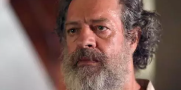 Alldaynews.gr Γιάννης Τσορτέκης: Ξαφνικά ποινικοποιήθηκε ο έρωτας. Να κοιτάζω την άλλη και να μην μπορώ να κάνω ούτε καν χιούμορ