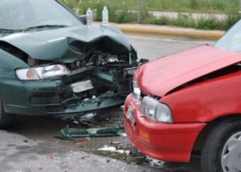 Έκαναν το Απίστεuτο! Ζευγάρι οδηγούσαν ξεχωριστά αυτοκίνητα και Τράκαραν μεταξύ τους