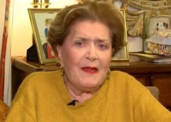 Βάσια Τριφύλλη για Σοφία Παυλίδου: «Ποια είσαι κυρά μου που θα καταστρέψεις τον Μάνο Παπαγιάννη;»