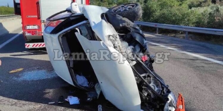 Τραγωδία στην Αθηνών – Λαμία: Αυτοκίνητο χτύπησε στο διάζωμα και αναποδογύρισε – Νεκρή μία γυναίκα