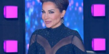 J2US: Αγνώριστη με το κοντό μαλλί η Δέσποινα Βανδή-Χαμός στο Twitter[video]