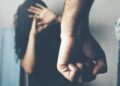 «Θα σε σκοτώσω, γ…ω το σπίτι σου»-«Μου χτυπούσε το κεφάλι στο αυτοκίνητο» καταγγέλλει 35χρονη για τον πρώην σύζυγό της