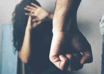 Alldaynews.gr «Θα σε σκοτώσω, γ…ω το σπίτι σου»-«Μου χτυπούσε το κεφάλι στο αυτοκίνητο» καταγγέλλει 35χρονη για τον πρώην σύζυγό της