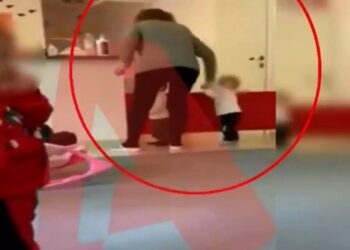 Alldaynews.gr Θεσσαλονίκη: Σοκάρει βίντεο ντοκουμέντο με τη βρεφονηπιοκόμο να χαστουκίζει παιδάκι