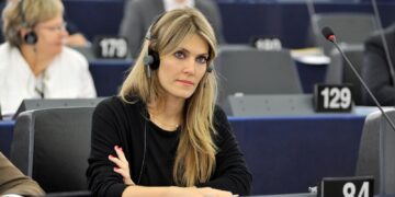 Η Εύα Καϊλή αποθεώνει το κράτος με τους 6.500 νεκρούς εργάτες του Μουντιάλ: “Πρωτοπόρο το Κατάρ στα εργατικά δικαιώματα” (video)