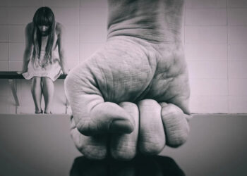 Alldaynews.gr Ενδοοικογενειακή βία – Επιτέλους ήρθε το «Κουμπί πανικού»:  Το κινητό γυναικών θα ειδοποιεί την αστυνομία