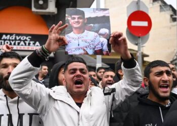 Θεσσαλονίκη-Θάνατος 16χρονου: Οργή στον καταυλισμό που έμενε-Έδιωξαν τους δημοσιογράφους από το σημείο