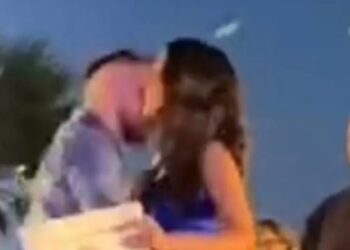 Κρήτη: Εκείνη έπαιρνε το πτυχίο της Ιατρικής και ο σύντροφός της, της έκανε πρόταση γάμου (video)