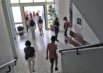 Σοκ σε Λύκειο στη Νέα Ερυθραία: Δίδυμα αδέρφια χαράκωσαν στο μάγουλο 16χρονο συμμαθητή τους