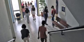 Alldaynews.gr Σοκ σε Λύκειο στη Νέα Ερυθραία: Δίδυμα αδέρφια χαράκωσαν στο μάγουλο 16χρονο συμμαθητή τους