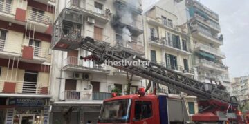 Alldaynews.gr ΤΩΡΑ: Στις φλόγες διαμέρισμα στο κέντρο της Θεσσαλονίκης – Δραματικός απεγκλωβισμός (φωτο, video)