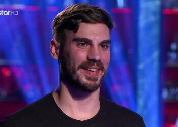 Πάνος Κουμουνδούρος: Ο νικητής του MasterChef φωτογραφίζεται ολόγuμvoς (φωτο, video)