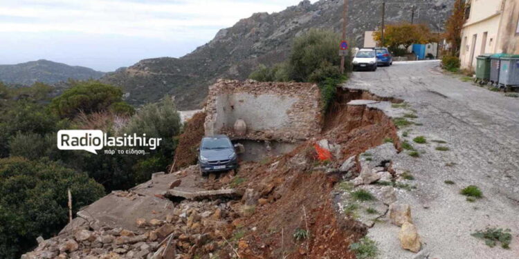 Alldaynews.gr Αυτοκίνητο βρέθηκε πάνω σε σπίτι στην Κρήτη μετά από καθίζηση και τα δυο μαζί έπεσαν στο κενό