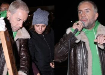 Συγκίνησε τους πάντες ο Μαζωνάκης: Είπε μόνο 8 λέξεις και μετά μαγείρεψε για τους άστεγους του Πειραιά[video]