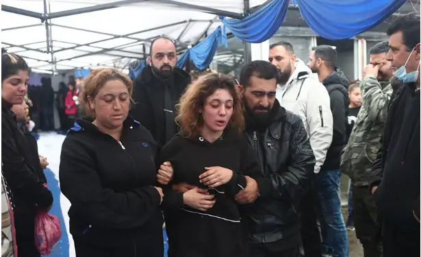 Κηδεία 16χρονου Ρομά: Το μοιρολόι της μάνας – Σπαράζει η σύζυγός του[Συγκλονιστικές Σκηνές]