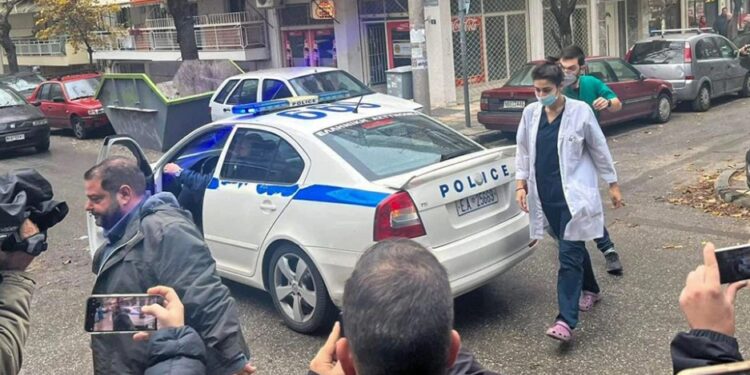 «Ήταν σαν να έγινε έκρηξη»-Σοκ για τον νεαρό που σκοτώθηκε σε φωταγωγό