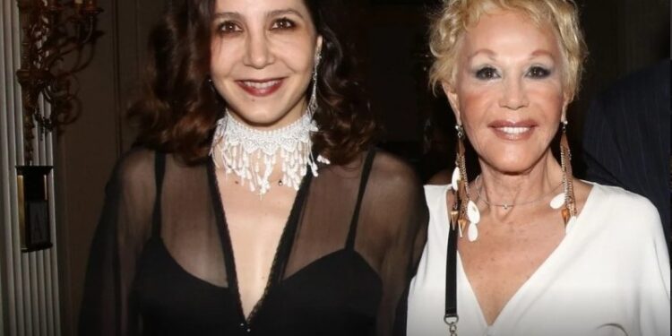 Alldaynews.gr ”Βόμβα” για τη Ζωή Λάσκαρη από τη Μαρία – Ελένη Λυκουρέζου: «Το βράδυ πριν πεθάνει…»