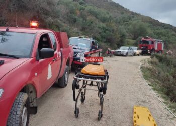 Τραγωδία με δύο νεκρούς στην Κεφαλονιά: Φορτηγό έπεσε σε γκρεμό 200 μέτρων[Φωτογραφίες]