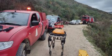 Τραγωδία με δύο νεκρούς στην Κεφαλονιά: Φορτηγό έπεσε σε γκρεμό 200 μέτρων[Φωτογραφίες]