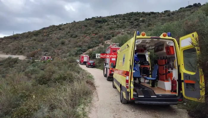Τραγωδία με δύο νεκρούς στην Κεφαλονιά: Φορτηγό έπεσε σε γκρεμό 200 μέτρων[Φωτογραφίες]