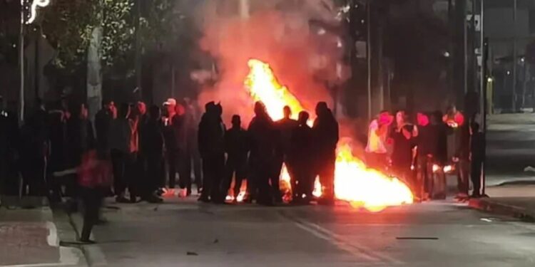 Alldaynews.gr Επεισόδια Ρομά: Πυροβόλησαν στο πρόσωπο διοικητή της ΟΠΚΕ, νοσηλεύεται σε κρίσιμη κατάσταση