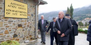 Alldaynews.gr «Ο Νίκος Δένδιας χτύπησε σοβαρά στη μύτη και στα δόντια»-Ελικόπτερο τον μετέφερε στην Αθήνα