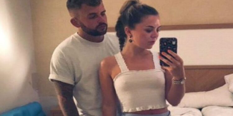 Alldaynews.gr Zευγάρι έπαθε σοκ όταν συνειδητοποίησε που είχε στείλει την selfie τους – Η επίμαχη φωτογραφία που ανατριχιάζει (photo)