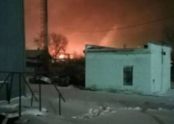 Μεγάλη φωτιά σε πετρελαϊκή εγκατάσταση στη Ρωσία – Δύο νεκροί και τέσσερις τραυματίες[video]