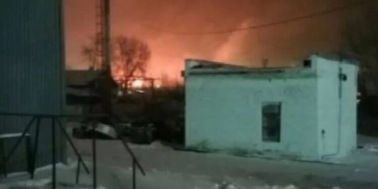 Μεγάλη φωτιά σε πετρελαϊκή εγκατάσταση στη Ρωσία – Δύο νεκροί και τέσσερις τραυματίες[video]
