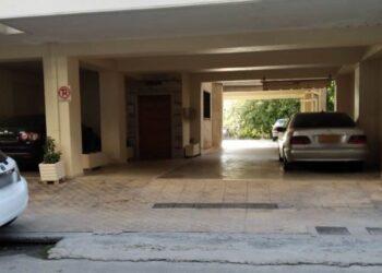 Προσοχή! Τι αλλάζει με το παρκάρισμα στις πυλωτές πολυκατοικιών