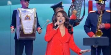 J2US: Η Καίτη Γαρμπή τραγουδά το «Τούλι για τον Χριστούλη» 24 χρόνια μετά[video]